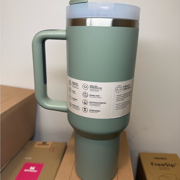 $$-SALE-$$ Stanley Quencher Tumbler 40oz in Bay Leaves - Picture 2 of 4